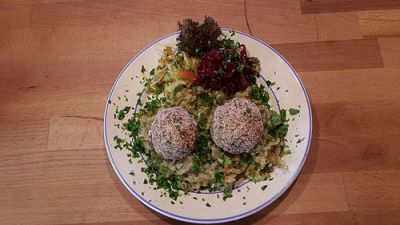 Kreppelchen mit Salat